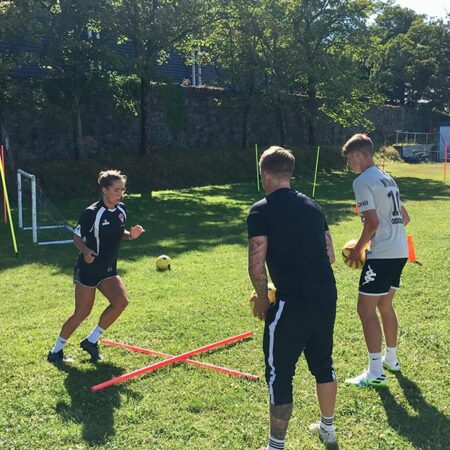 Alex Scott & Maya Le Tissier